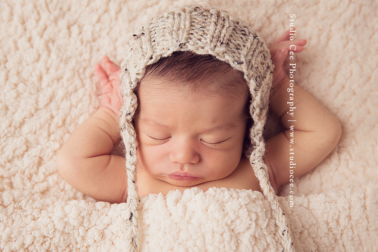 NewbornPhotographer-in-OC-with-modern-style