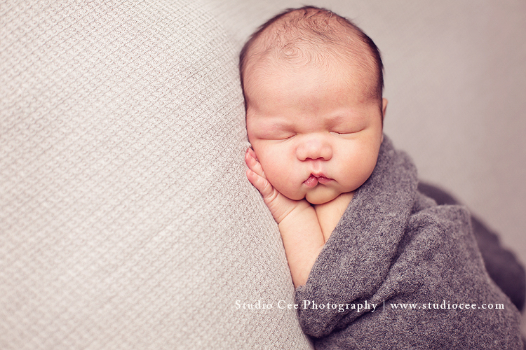 newborn-photographer-in-oc-modern-flare