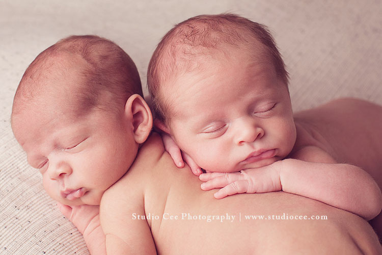 newborntwinphotographerorangecountycalifornia