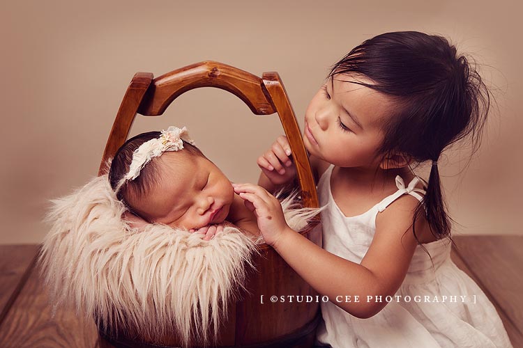 best-newborn-photographer-in-orange-county