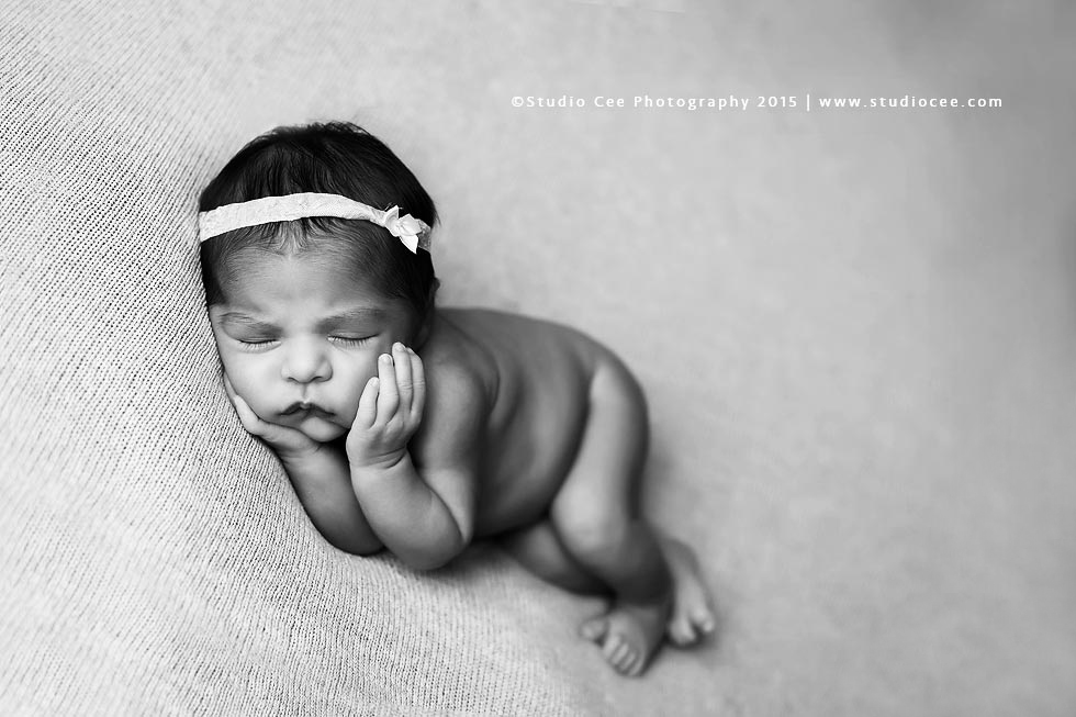 newborn-photographer-bw