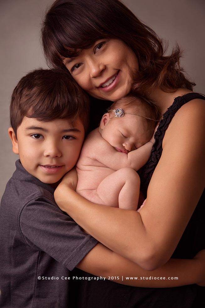 newborn-family-photo