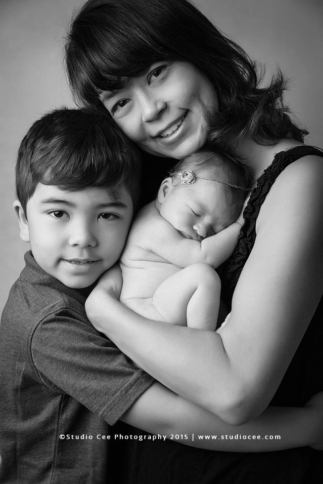 newborn-family-picture