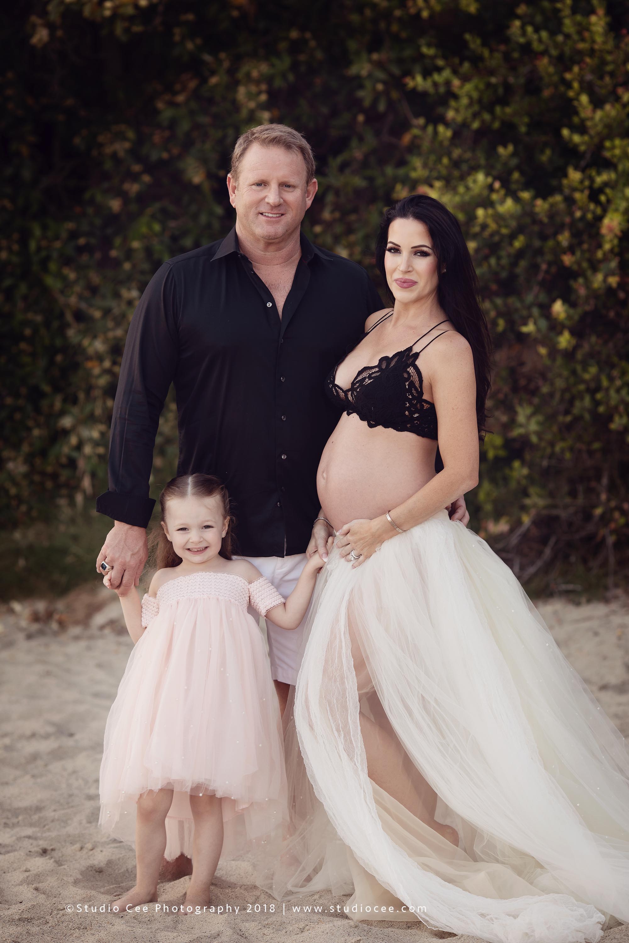 pregnancy beach photography orange county